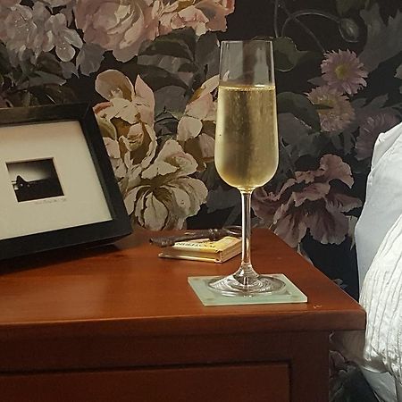 Bed and Breakfast Sequoia Steps New Plymouth Esterno foto